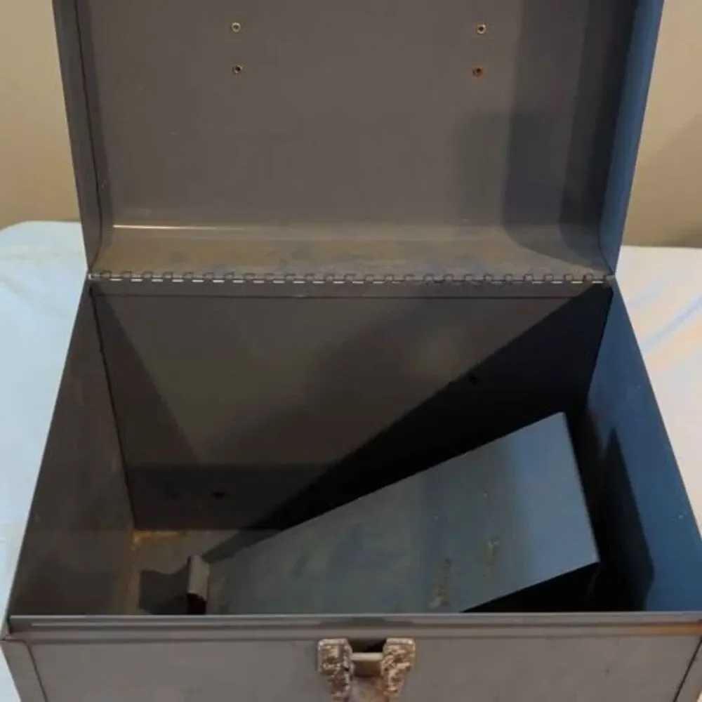 Vintage Skilsaw Metal Carrying Case Tool Box Empty with Blade Insert Cradle Vtg